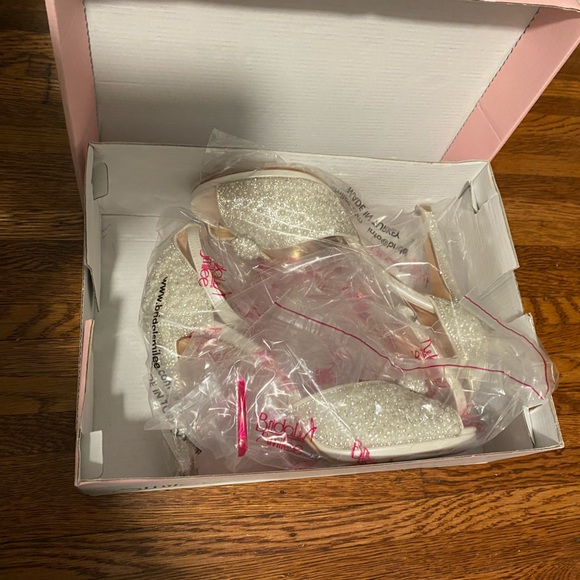 NIB Vintage-Inspired Bridal High Heels Size 8.5 - Picture 3 of 4